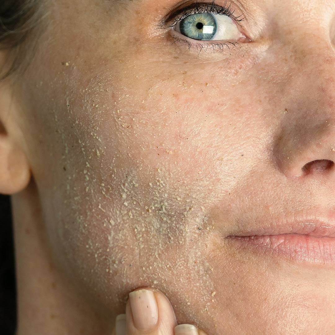 Aureterra Anti-Aging Polish – dual-action cleanser and exfoliant that refines, brightens, and hydrates